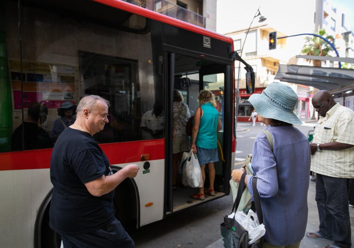 El Ayuntamiento de Torrevieja saca por fin a concurso el transporte urbano