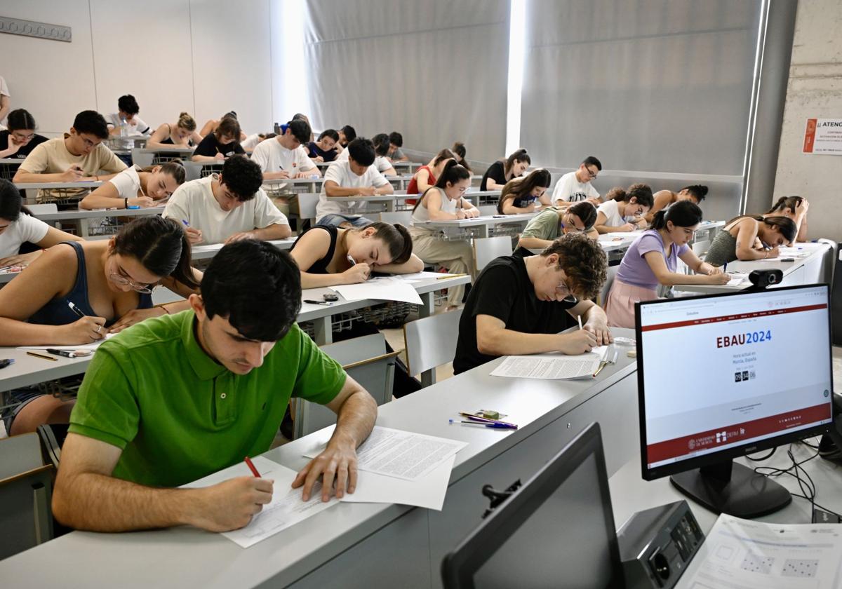 Estos son los grados con más trabajo y mejores sueldos en España