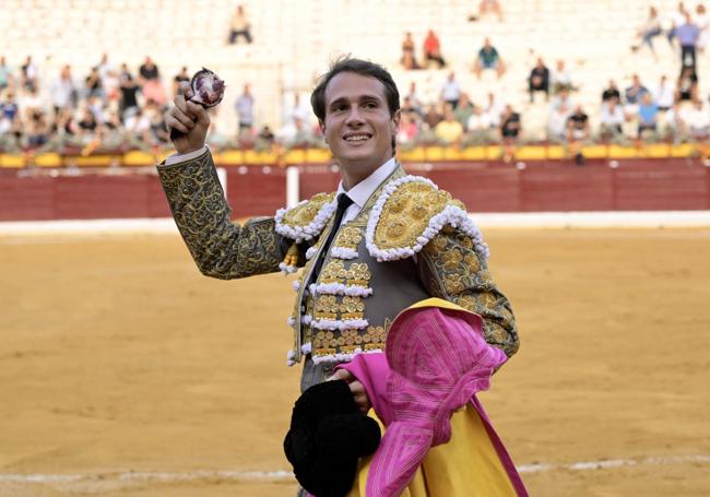 José María Trigueros pasea una oreja en Murcia.