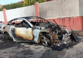 Estado en el que quedó el vehículo incendiado en Guadalupe.