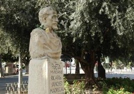 Busto dedicado al poeta murciano Ricardo Sánchez Madrigal