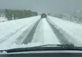 Granizo en la autovía del Noroeste, a la altura del embalse de La Cierva.