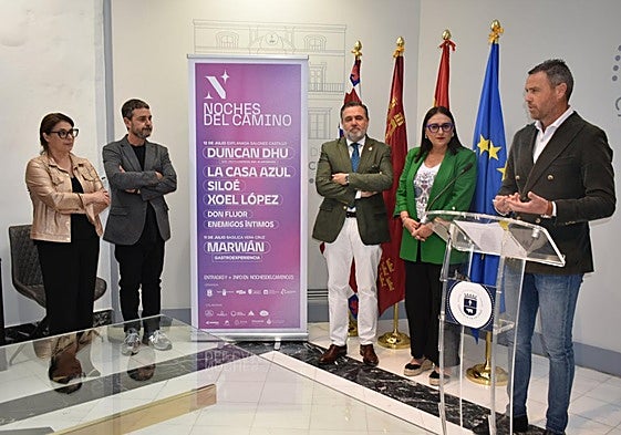 El alcalde de Caravaca habla durante la presentación del festival Las Noches del Camino en Caravaca.