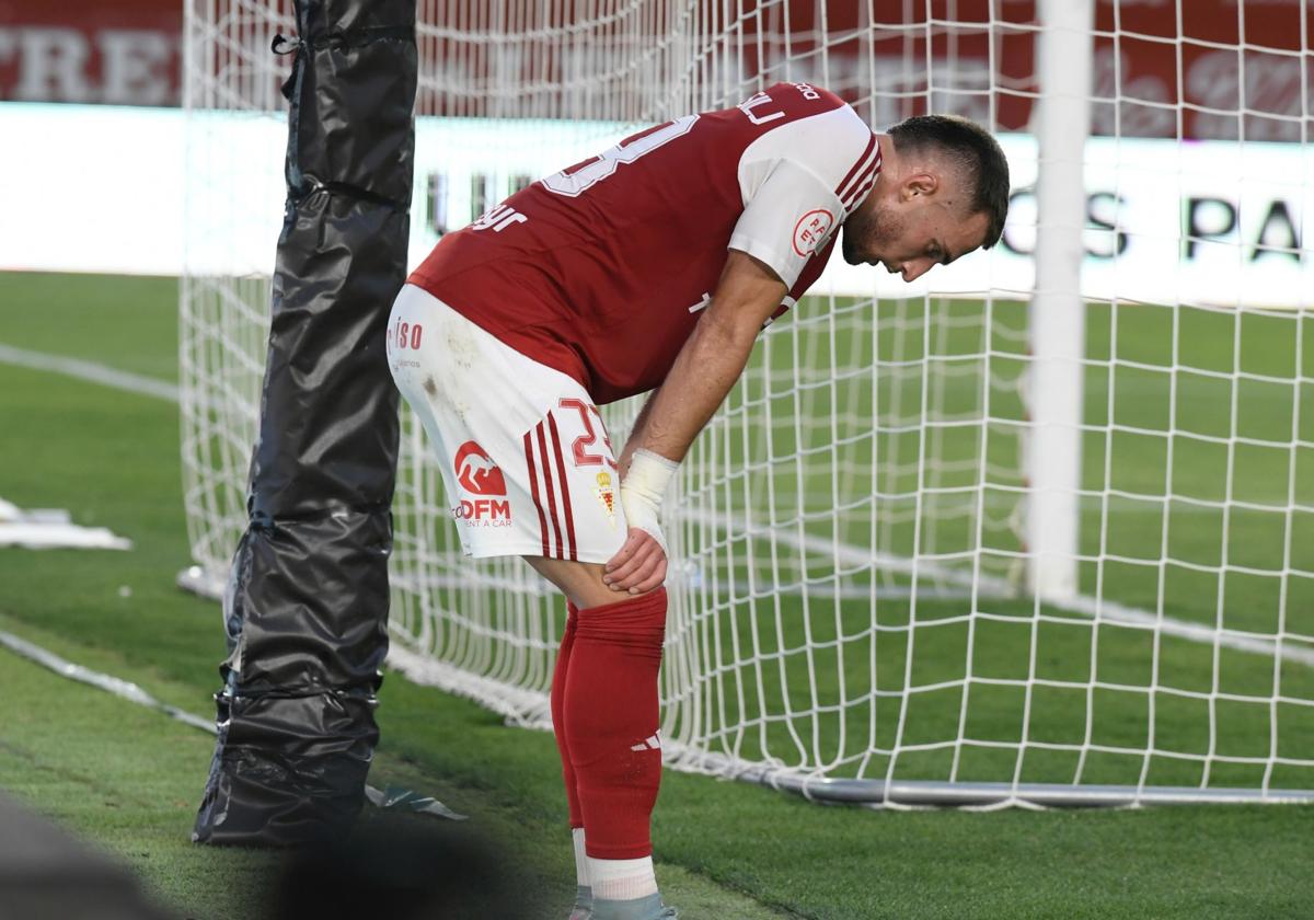 El Real Murcia dimite de la lucha por el liderato