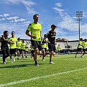 La plantilla del Cartagena, con Pedro Alcalá al frente, en un entrenamiento de esta semana en el Cartagonova.