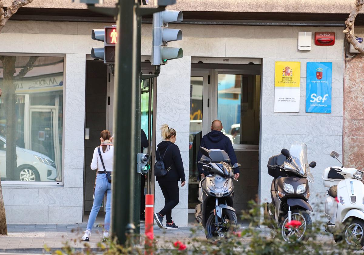 Uno de cada tres desempleados de molina supera los 55 años | la verdad
