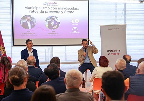 Franco (derecha), junto a Jesús Giménez Gallo, ayer, en el Batel.