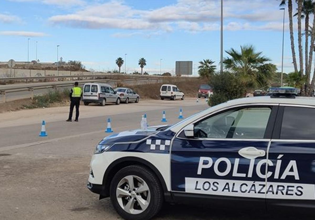 Dos detenidos en los alcázares por el robo de un vehículo en torre pacheco | la verdad