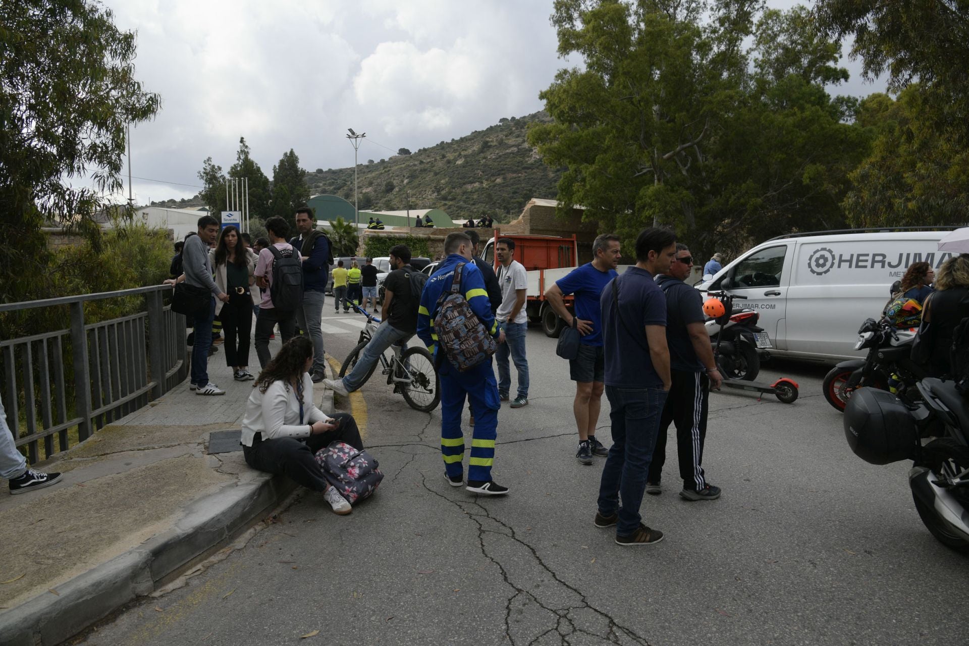 Los trabajadores de Navantia Cartagena se concentran a las puertas de la factoría, en imágenes