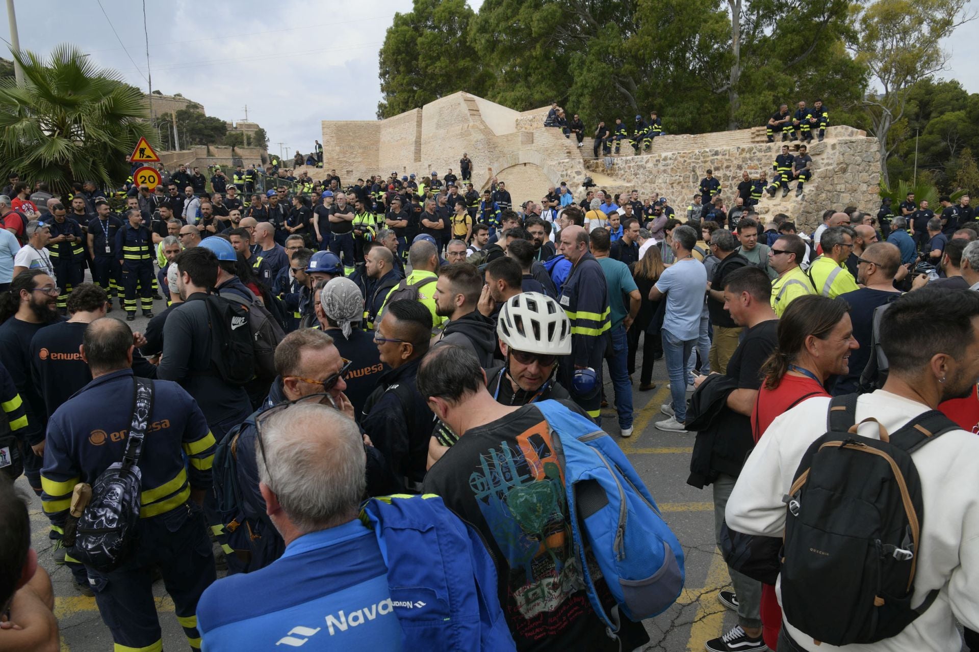 Los trabajadores de Navantia Cartagena se concentran a las puertas de la factoría, en imágenes