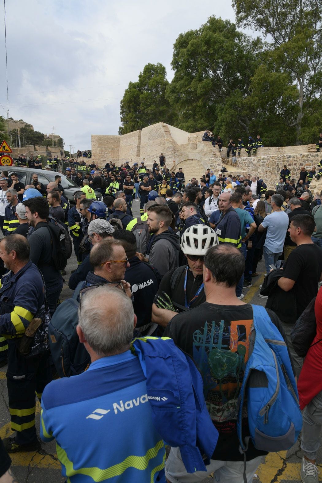 Los trabajadores de Navantia Cartagena se concentran a las puertas de la factoría, en imágenes