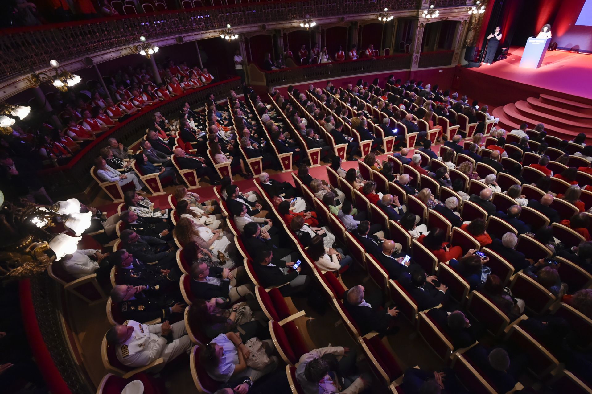 El acto de entrega en Murcia de los premios de Cruz Roja, en imágenes