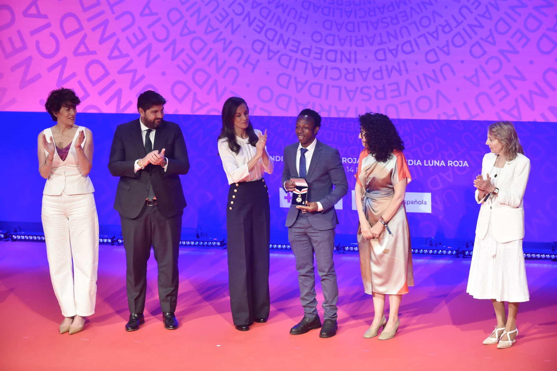El acto de entrega en Murcia de los premios de Cruz Roja, en imágenes