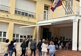 Visita de parte de la Corporación municipal al centro educativo.