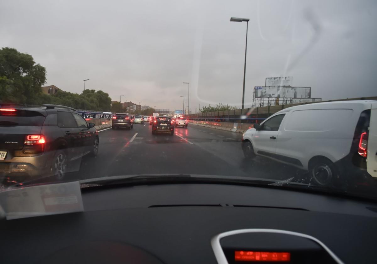 Seis kilómetros de retenciones en la autovía a-30 a su paso por murcia | la verdad