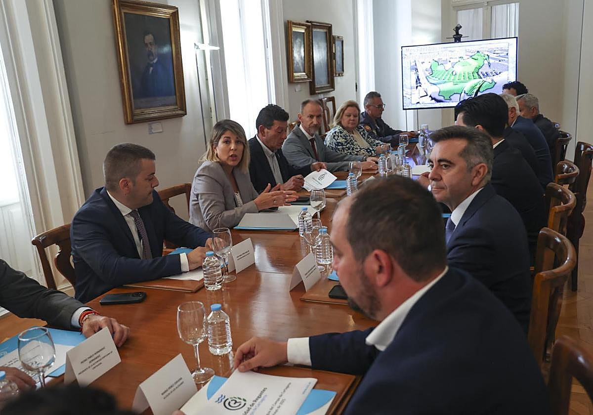La Mesa Comarcal del Agua, reunida este jueves en el Palacio Consistorial de Cartagena.