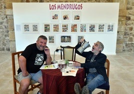 Artesanos del humor. Jorge G. y Juan Álvarez emulan a 'Los Mendrugos' en la recreación de su habitación en Caballerizas.