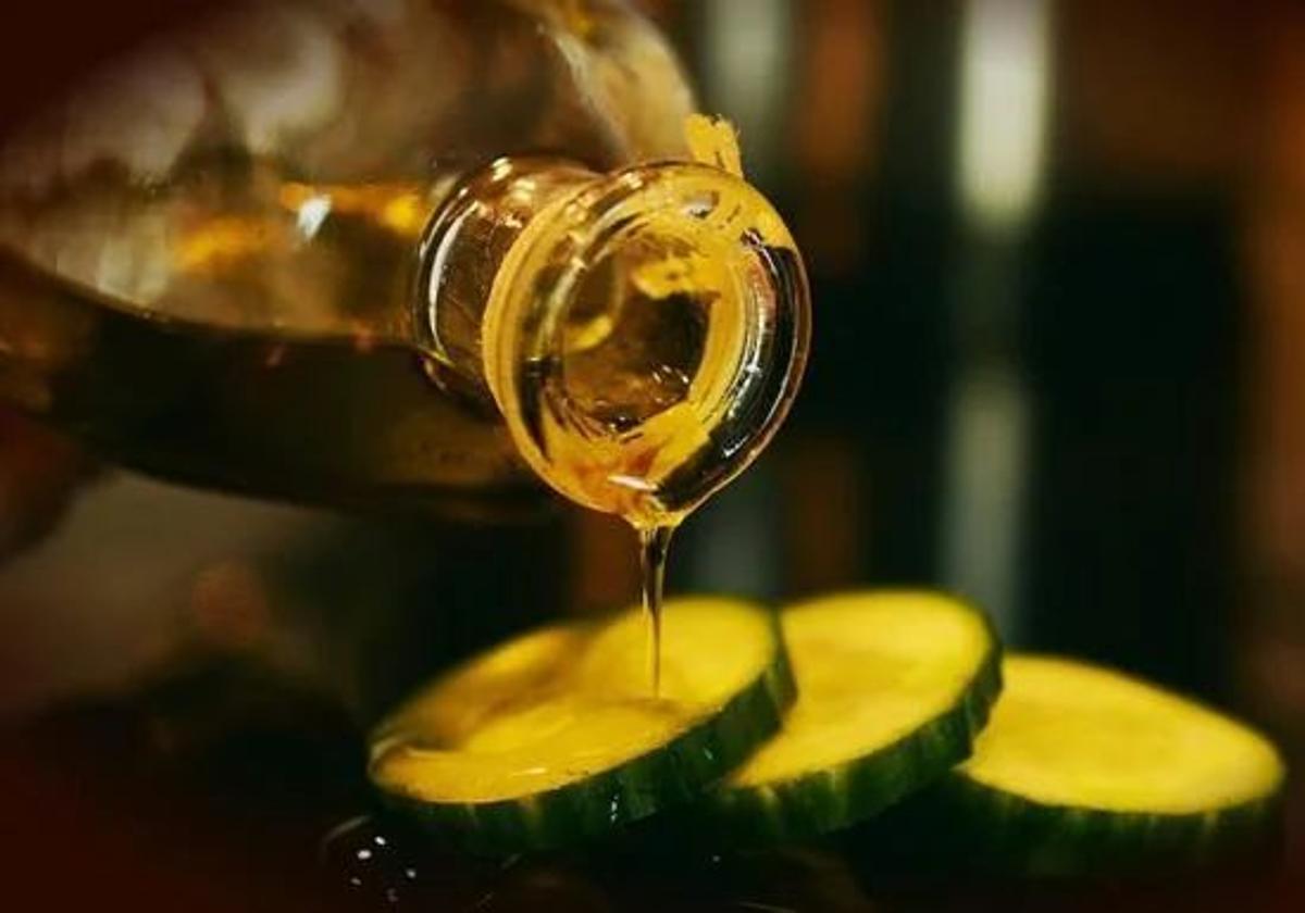 El truco casero para limpiar el aceite de oliva y poder reutilizarlo: solo necesitas dos ingredientes | la verdad
