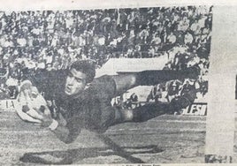 José Luis Borja, con elReal Murcia en un partidoen La Rosaleda a finales delos años 60.