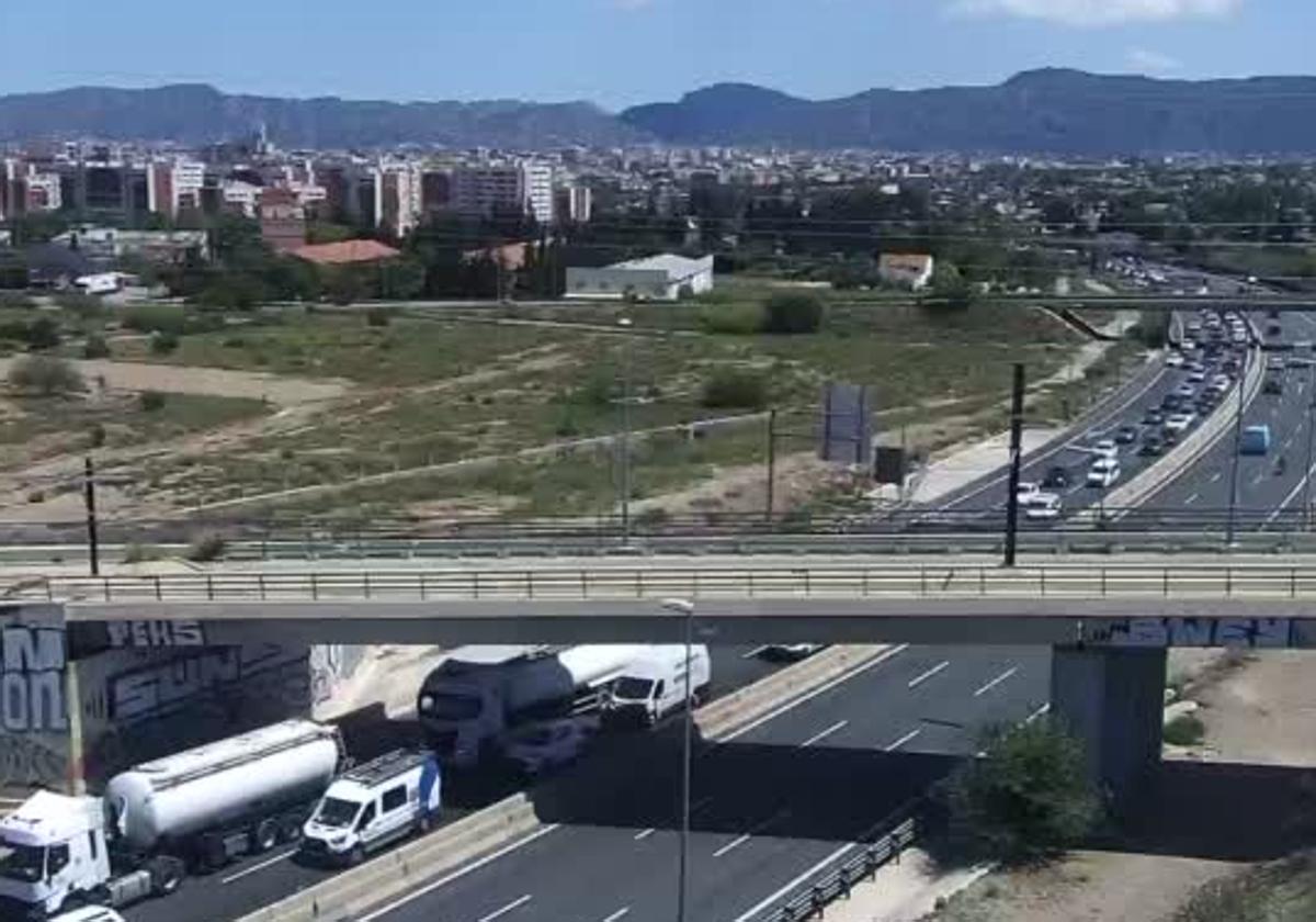 Más de cinco kilómetros de retenciones en la autovía A-30 en Murcia por un accidente de tráfico