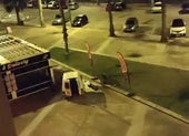 Los ladrones huyen en una furgoneta de color blanco tras uno de los golpes.
