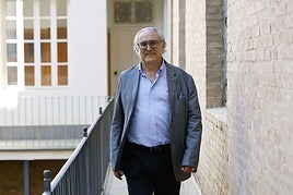 El presidente de Jesús Abandonado, José Manuel Martínez, en el comedor social que la fundación tiene en el centro de Murcia.