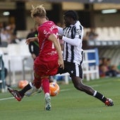 El centrocampista Assane Ndiaye luce la marca turística en la manga de la camiseta el pasado sábado.