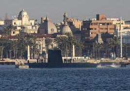 El submarino Tramontana, en aguas de la bahía de Cartagena, en 2022.