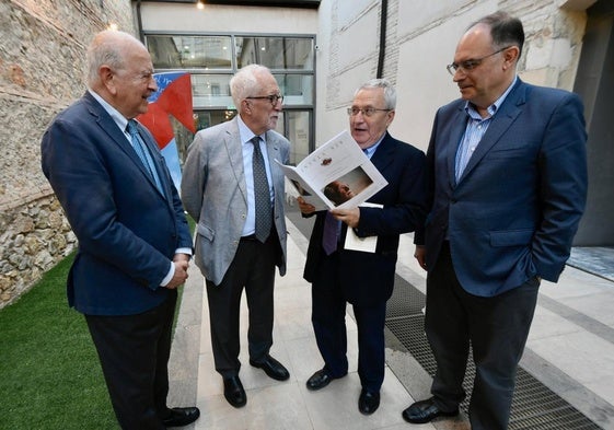 Carlos Egea, Luis Mateo Díez, José María Pozuelo Yvancos y Pascual Martínez, ayer en Las Claras.