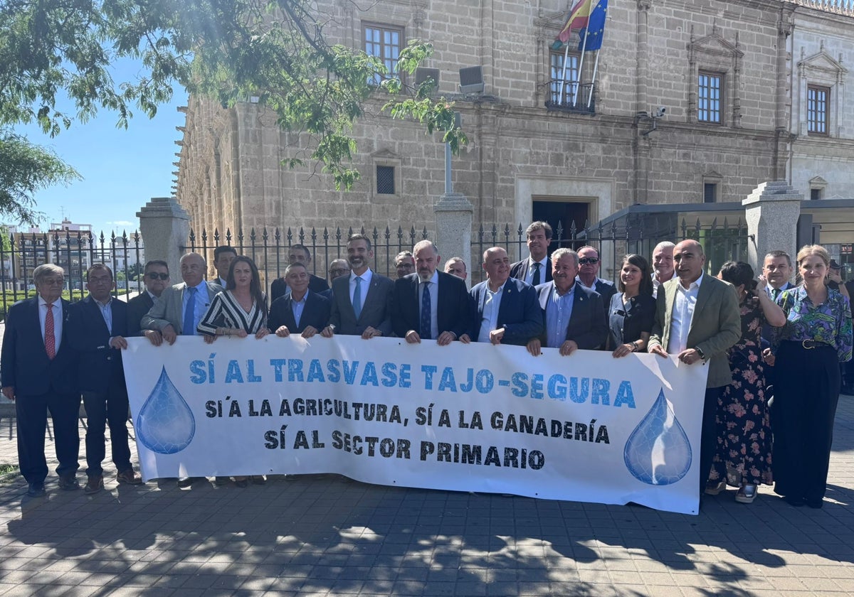Los regantes y los gobiernos de la región de murcia, valencia y andalucía piden a la chs una junta de gobierno para tratar el trasvase | la verdad