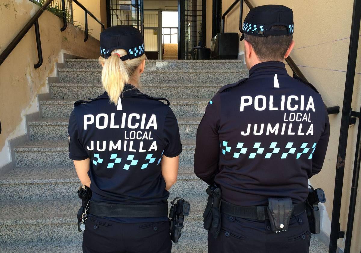 Un vecino de Jumilla se atrinchera en su casa armado con una escopeta tras propinar una paliza a su mujer