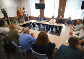 Reunión en la Delegación del Gobierno con los representantes de las cofradías de pescadores de la Región, este jueves.