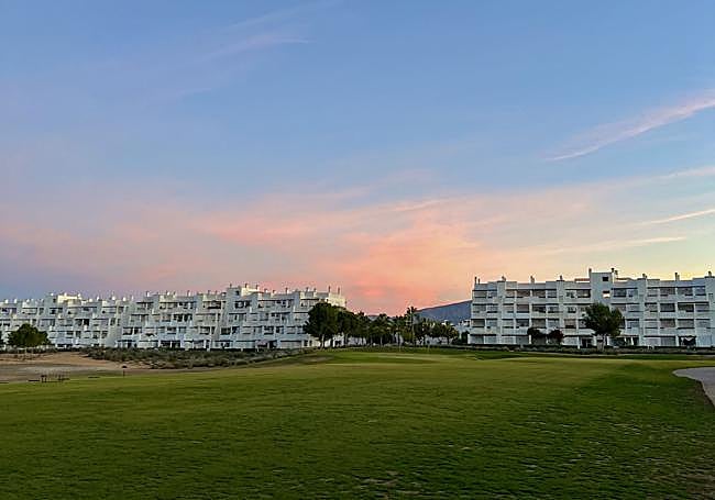 Las viviendas cercanas al Alhama Signature no superan las cuatro alturas.