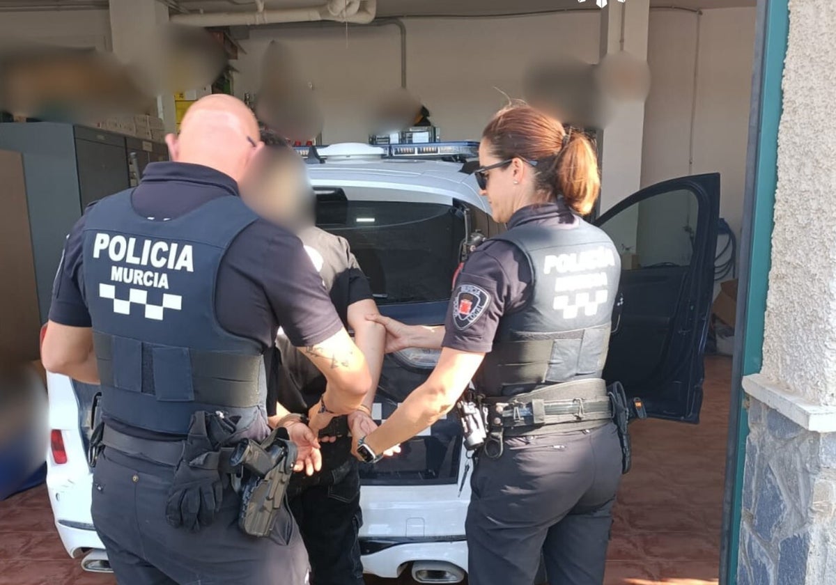 Un menor de 16 años acuchilla a su padrastro en la pedanía murciana de Alquerías