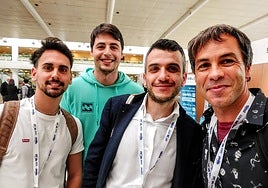 De izquierda a derecha, los investigadores de la UPCT Alejando Gil y Miguel Poveda, el especialista de la universidad de La Sapienza Davide Comite y el catedrático de la UPCT José Luis Gómez, implicados en el proyecto de antenas de onda de fuga.