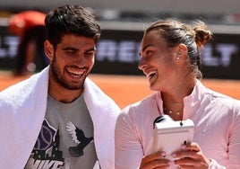 Carlos Alcaraz y Aryna Sabalenka, este viernes, en la Philippe-Chatrier.