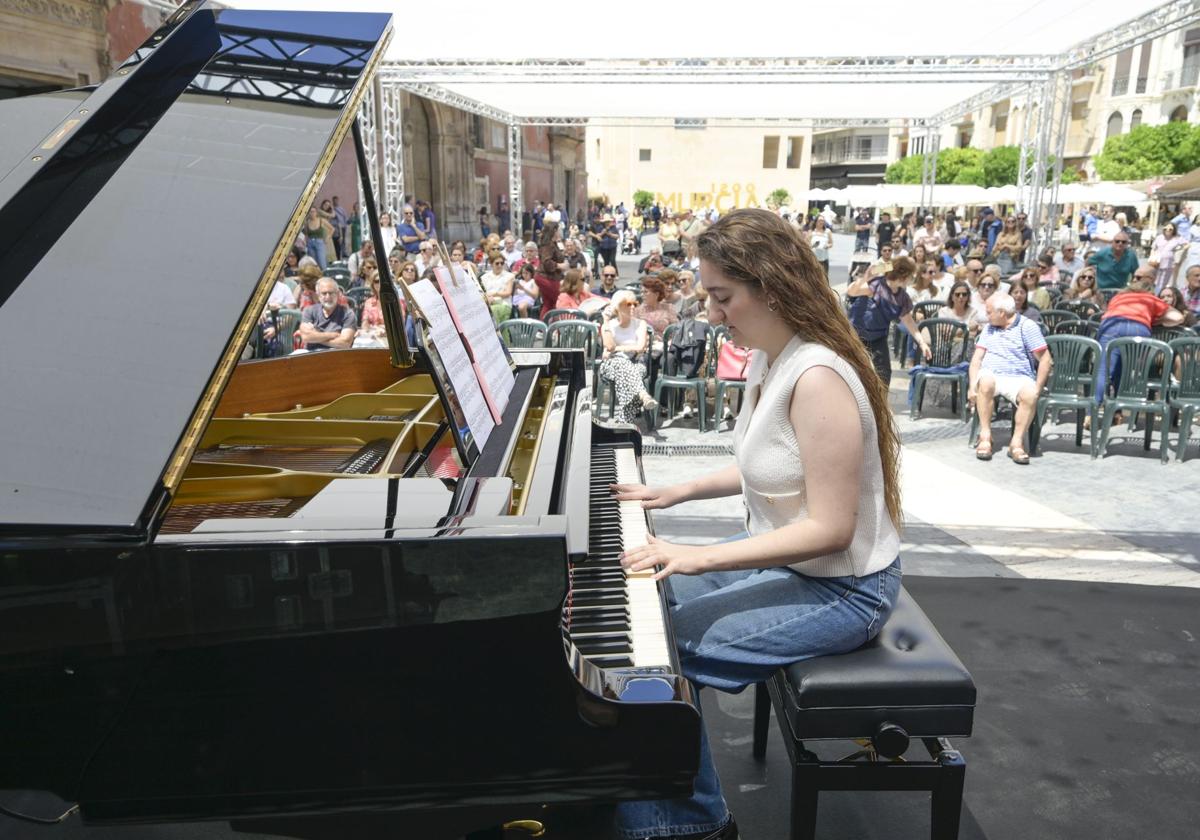 En imágenes, los pianos toman las calles de Murcia | La Verdad