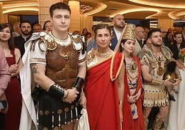 Varios asistentes a la gala de este sábado de Carthagineses y Romanos.