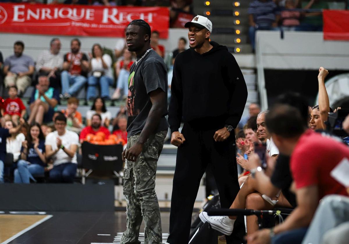 Giannis y Alex Antetokounmpo, este sábado, en el Palacio de los Deportes.