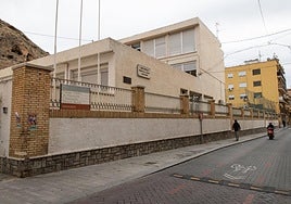 Exterior del colegio Virgen de la Puerta, en Orihuela.