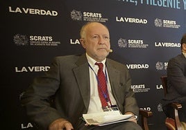 El catedrático Antonio Fanlo, en el Foro del Agua de LA VERDAD.