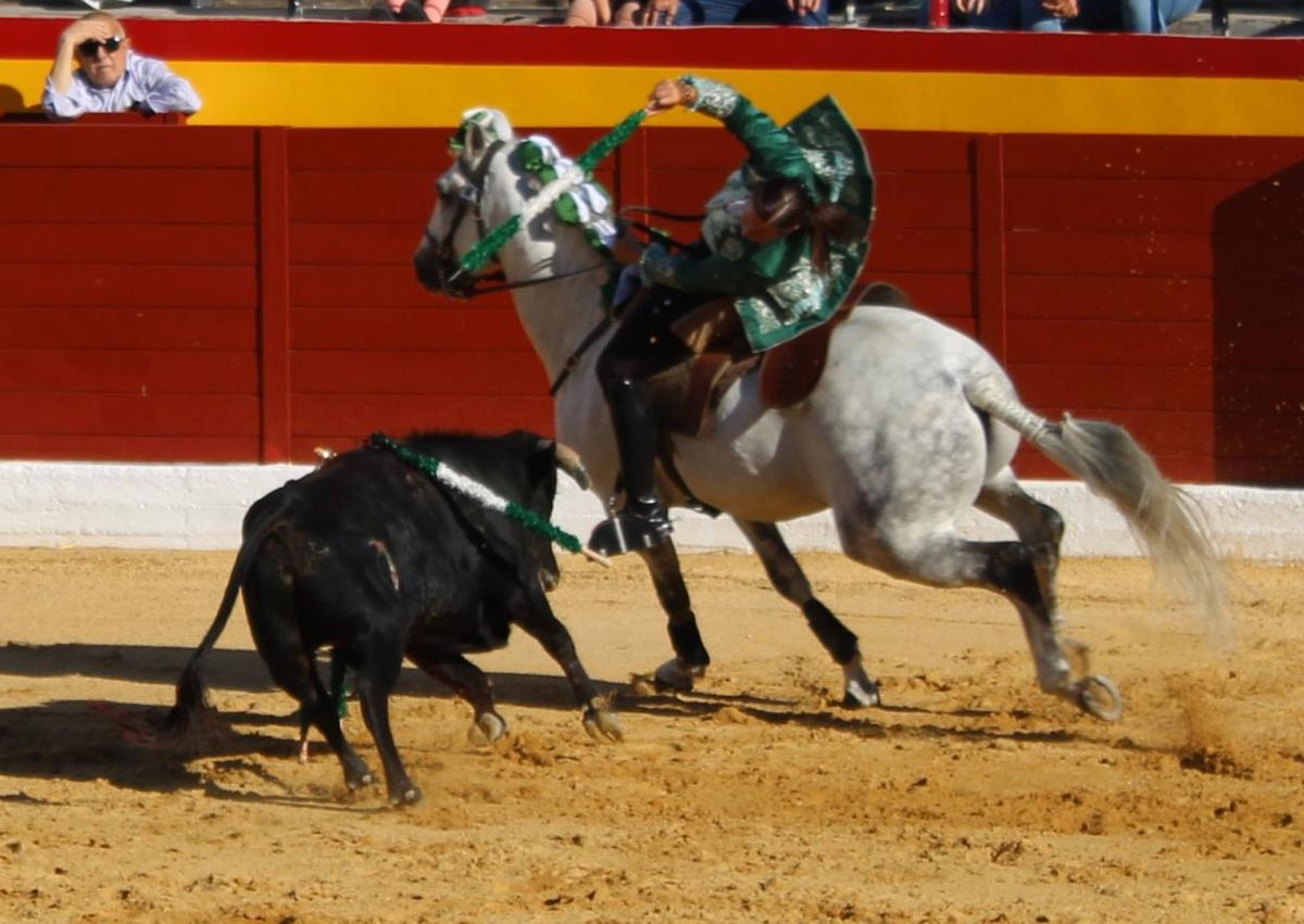 Imagen secundaria 1 - Toreros y ganadero a hombros en una tarde para el recuerdo