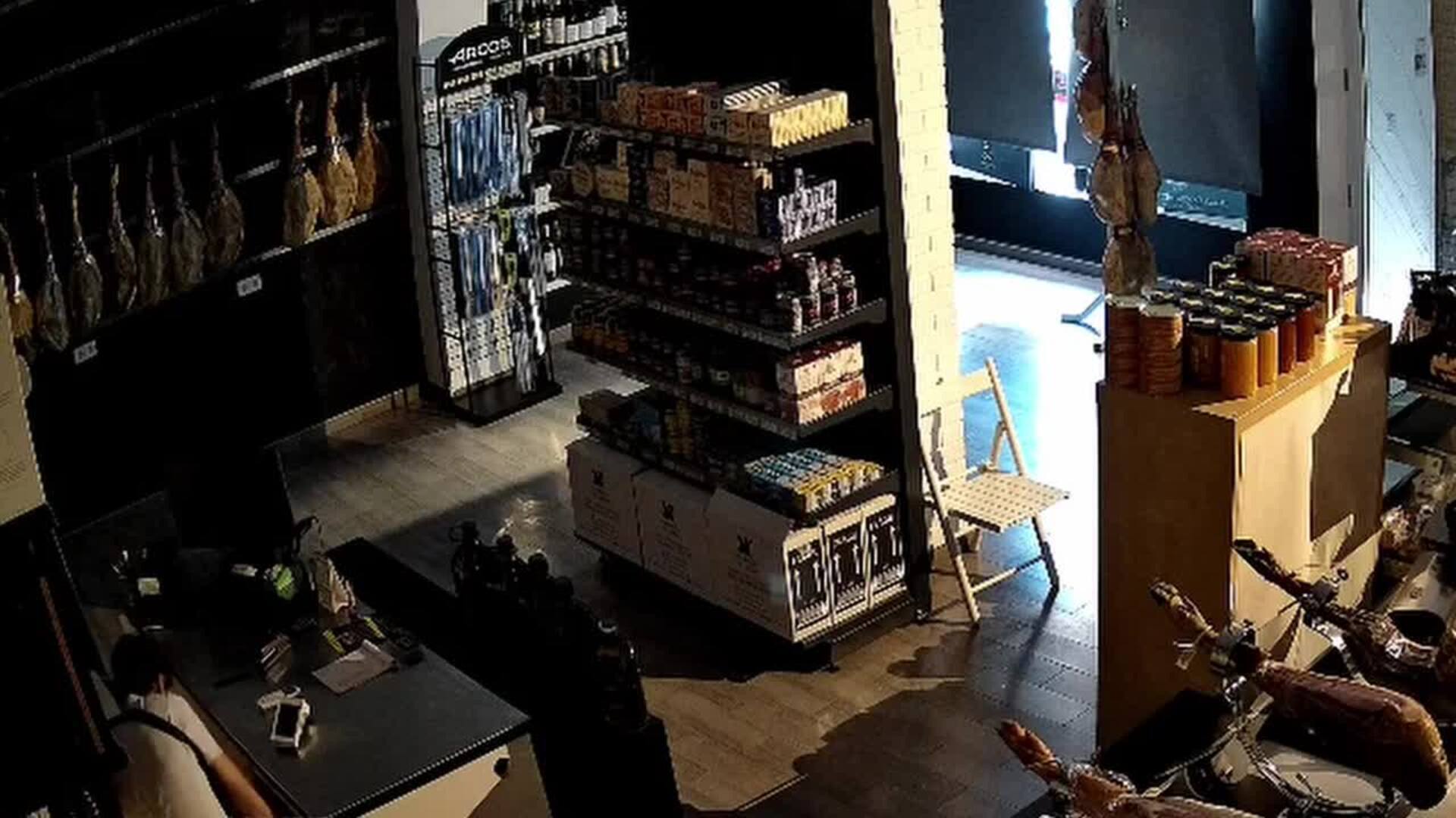 Así entró un hombre en una tienda de productos gourmet de Molina de Segura