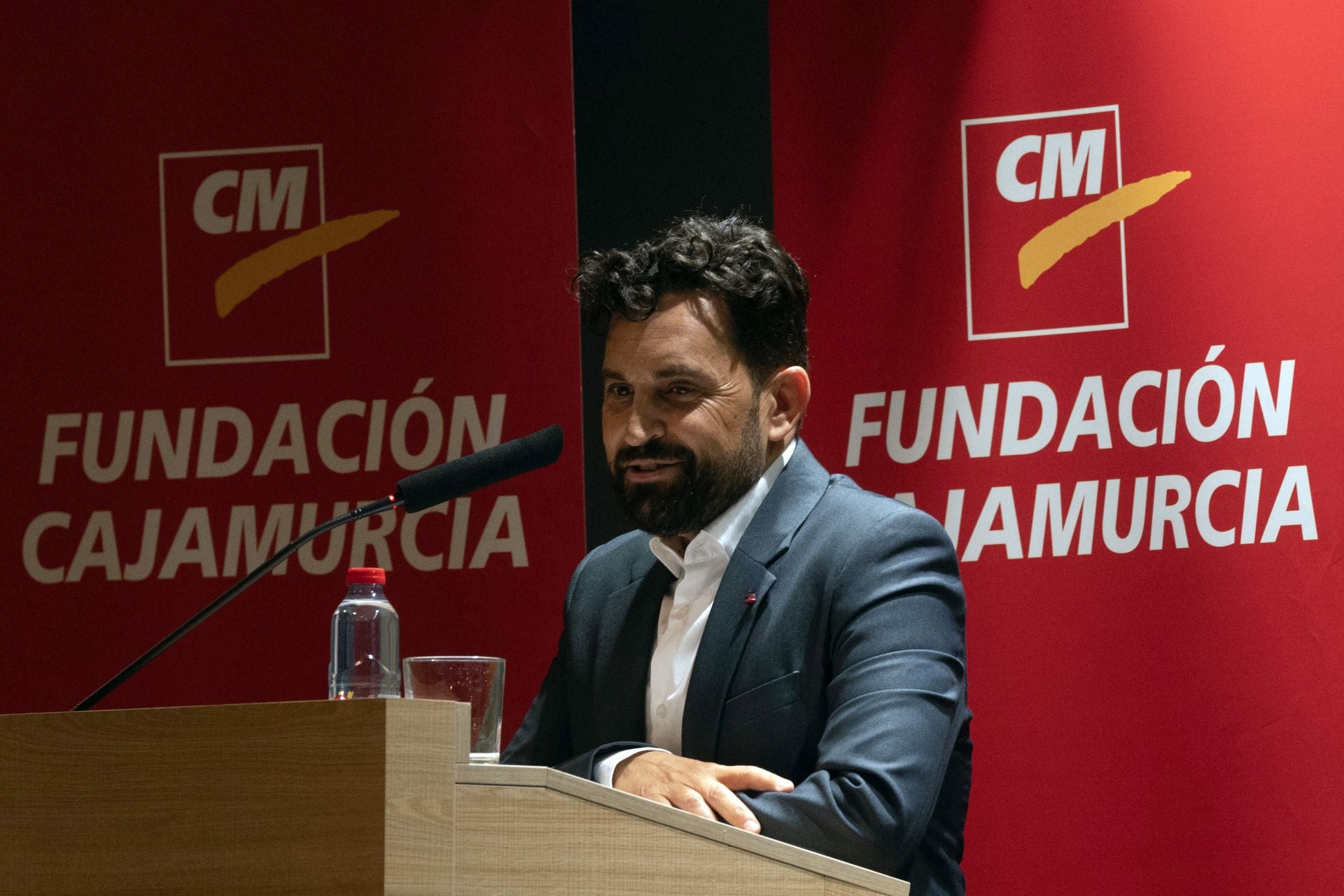 Guía para ser felices con Emilio del Río, en imágenes
