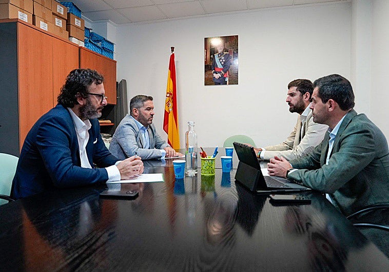 El presidente y secretario general de Croem, Miguel López Abad y Ramón Avilés, con José Ángel Antelo y Rubén Martínez Alpañez, de Vox