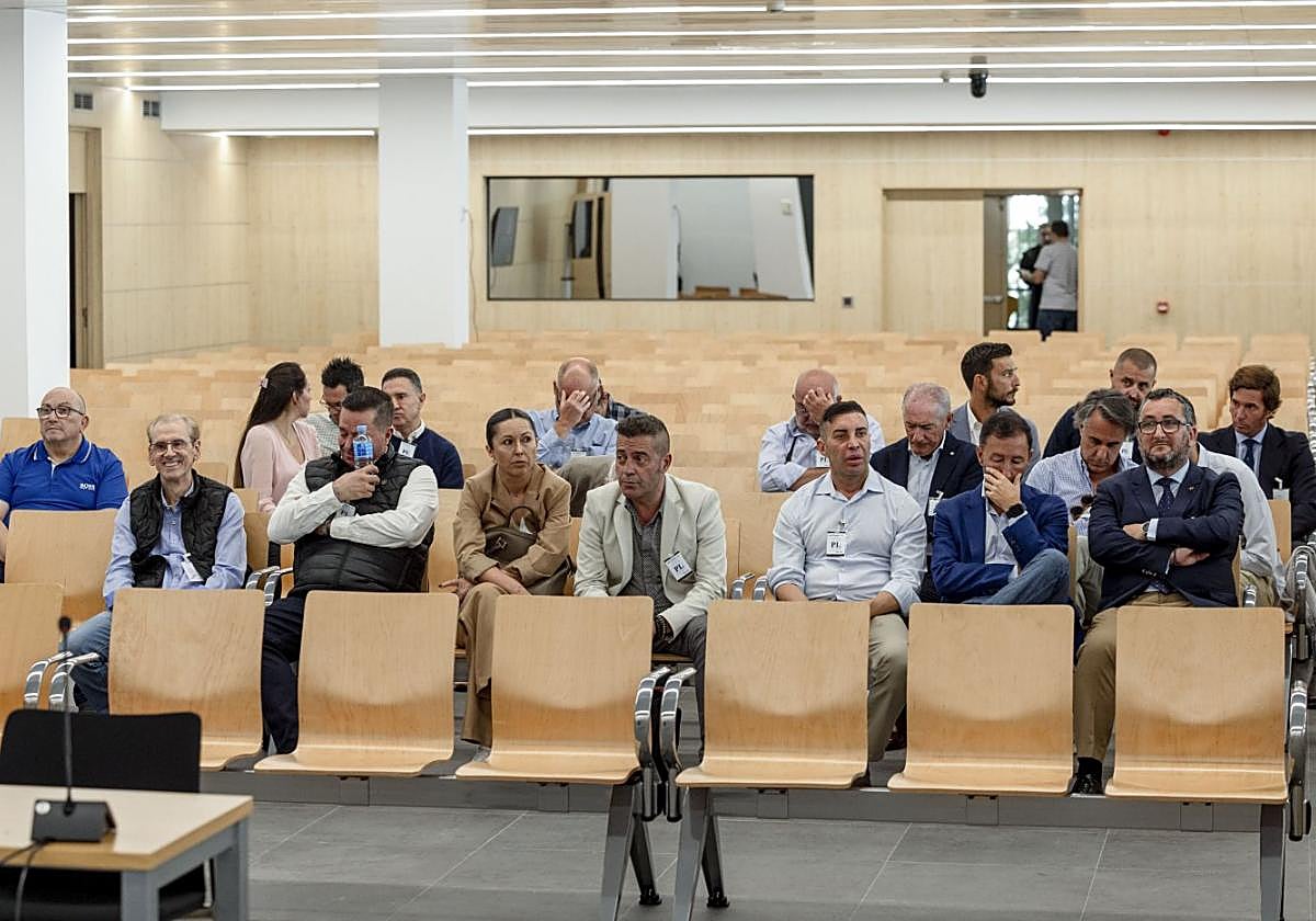 Acusados de la 'operación Drake', ayer, en la Audiencia Nacional.