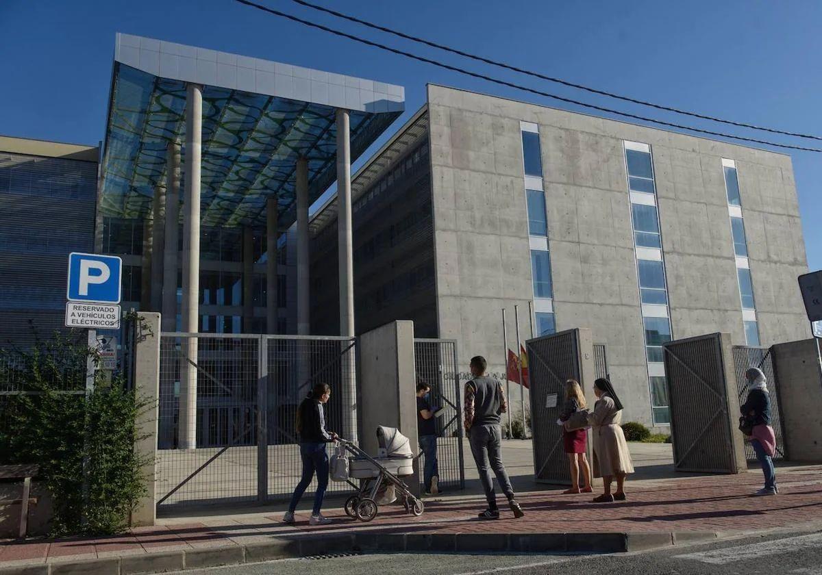 Un juez de murcia obliga a un banco a pagar los 7. 400 euros que estafaron a un cliente por 'phishing' | la verdad