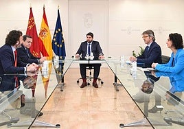 López Miras mantiene un encuentro con representantes de Croem en enero de 2024.