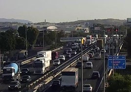 Tráfico congestionado en la A-30 este miércoles.