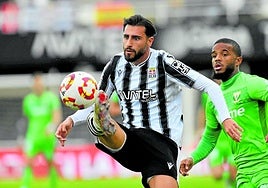 Luis Muñoz controla el balón en el Efesé-Leganés de Copa.